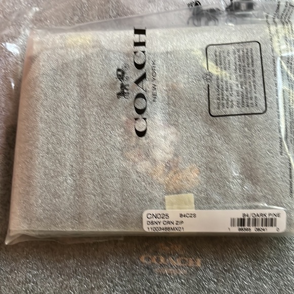 🛷 DISNEY X COACH DEMPSEY TOTE 22  AND CORNER ZIP WRISTLET WITH SLED MOTIF 🛷 - Picture 6 of 16